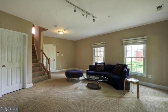 Building Photo - 1200 Treasure Oak Ct