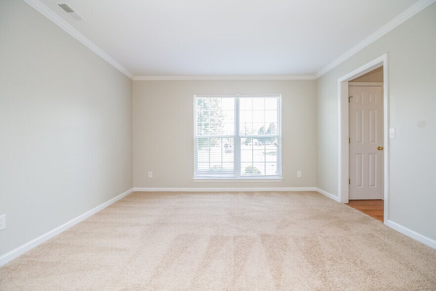 Building Photo - 2023 Trenton Dr