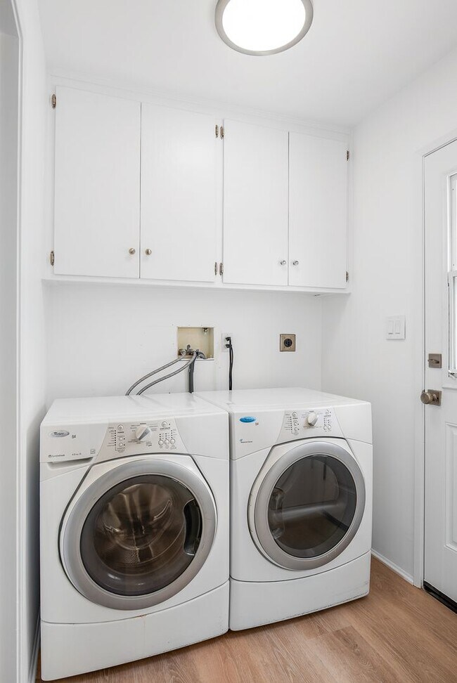Building Photo - Spacious 4-bedroom, 2-bathroom home in coveted University City