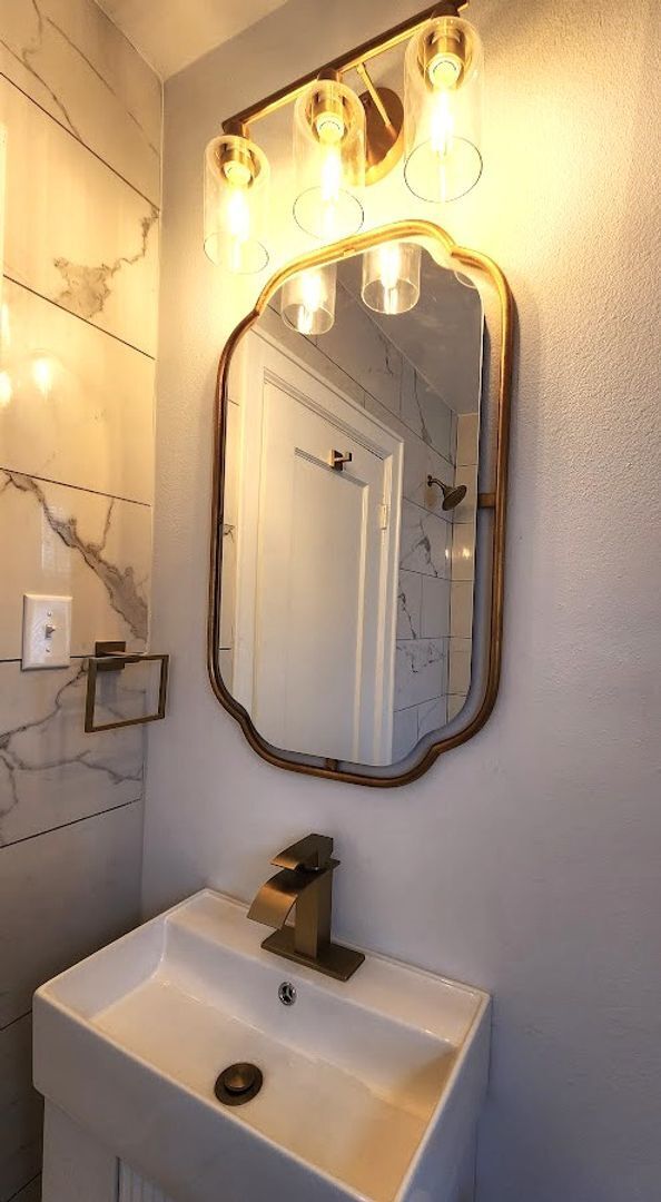 Building Photo - Remodeled 1 BED 1 BATH DUPLEX MIILER'S BLVD HISTORIC DISTRICT