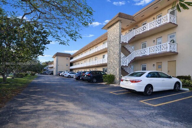 Building Photo - 3530 NW 52nd Ave