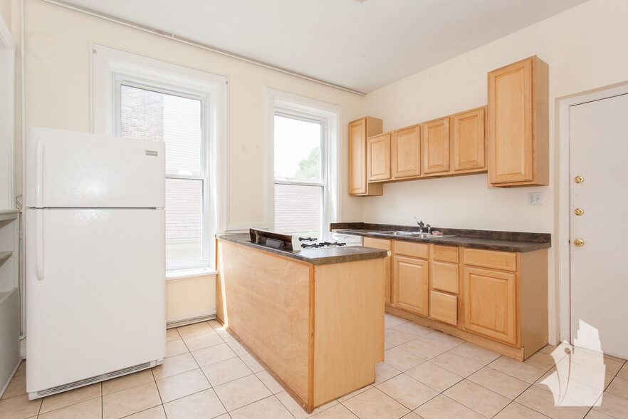 Building Photo - 1310 N Artesian Ave