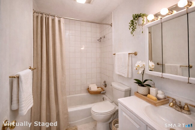 Building Photo - 638 Cove Rd