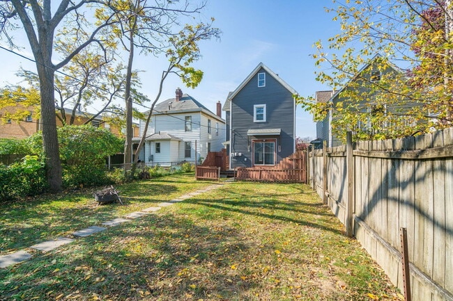 Building Photo - 1250 Indianola Ave