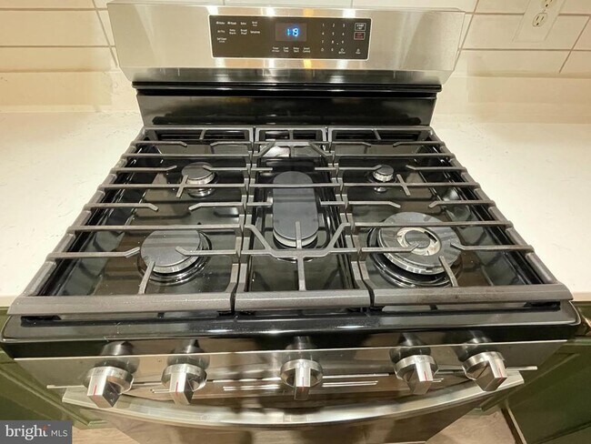 Building Photo - 1708 Lake Shore Crest Dr