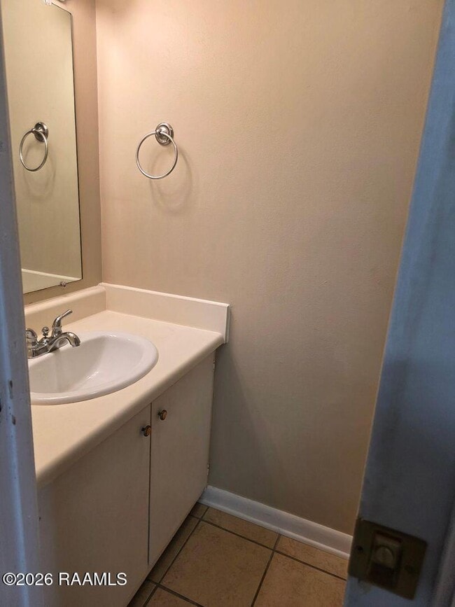 Building Photo - 2826 Louisiana Ave