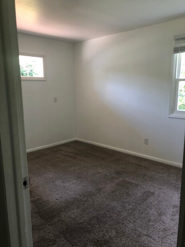 Bedroom 2 - 3243 Hemlock Dr
