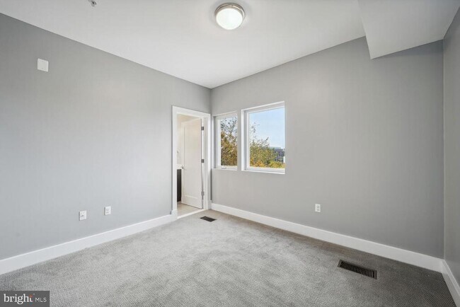 Building Photo - 2724 12th St NE