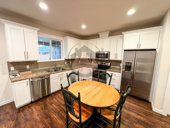 Building Photo - All-Inclusive Stayton Living! Rent Includes All Utilities, Internet, and a Private Garage!