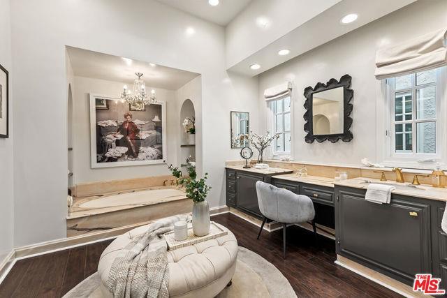 Building Photo - 1151 N Hillcrest Rd