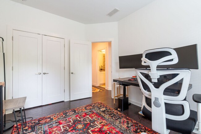 Building Photo - 3 bedroom Beauty in the Heart of Edgewood!