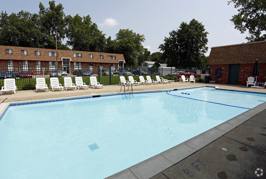 Hunt Club Apartments 5600 W Alexis Rd Sylvania OH 43560 Apartment