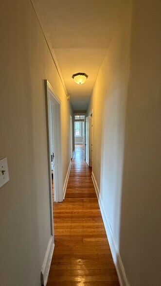 Building Photo - 318 S 42nd St