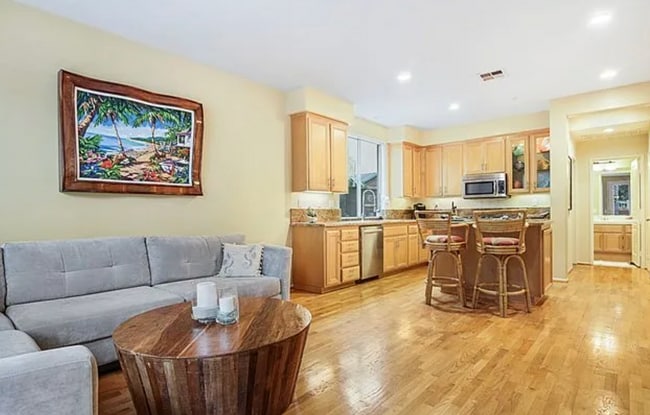 Building Photo - 43 Chapital