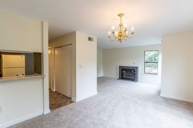 Building Photo - 358 S Pantops Dr