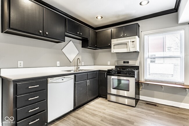 Building Photo - 1253 S East St