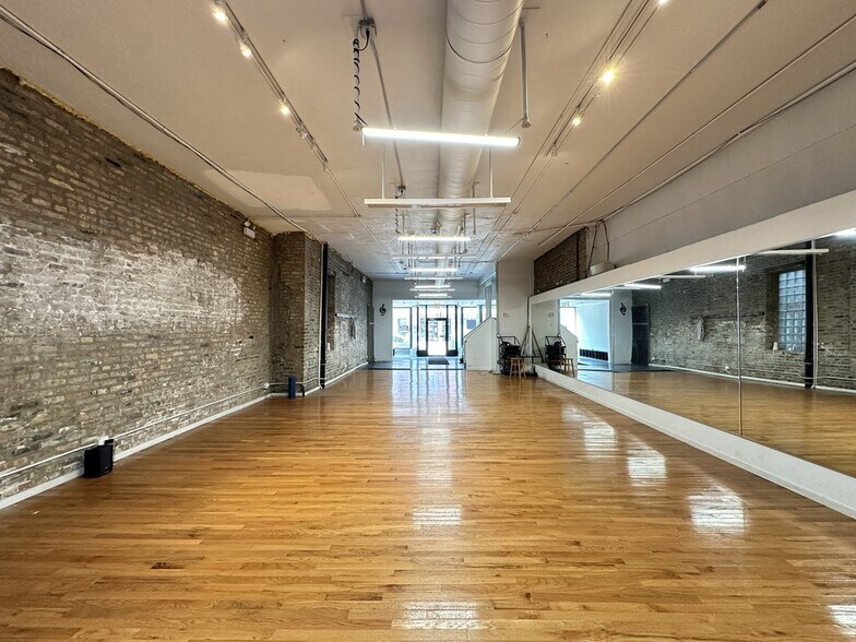 Building Photo - 1654 W Chicago Ave