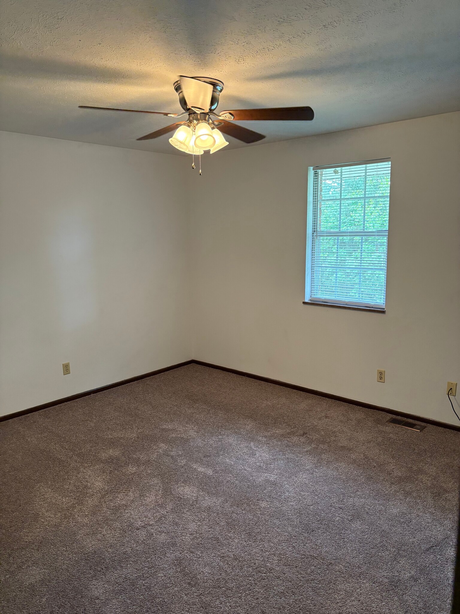 MAIN BEDROOM - 715 Pearl Dr