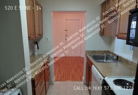 Building Photo - Light & Bright 1Bd Condo with Spacious Pri...