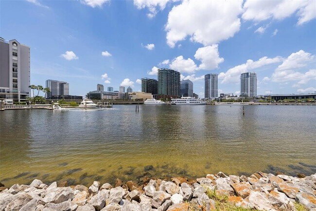 Building Photo - 727 Coral Reef Dr