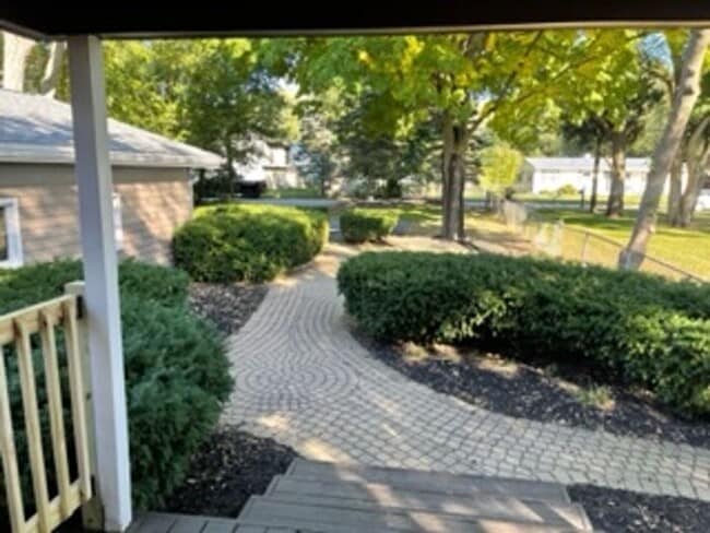 Building Photo - Lake Oakland Lakefront Home - 3 Bedroom 2 ...