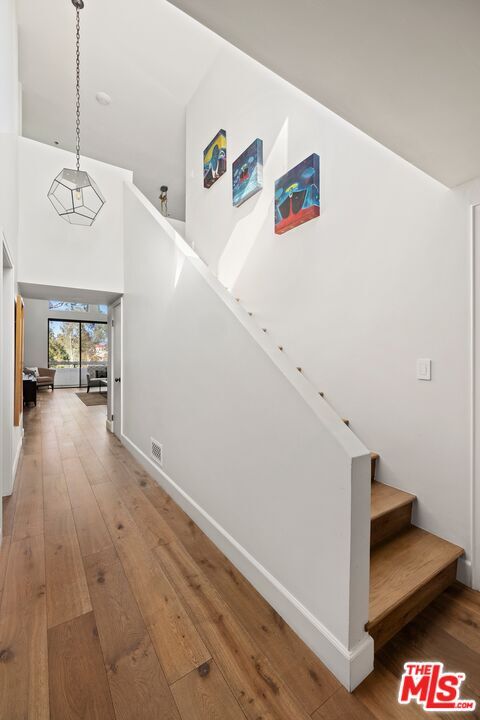 Building Photo - 410 S Barrington Ave