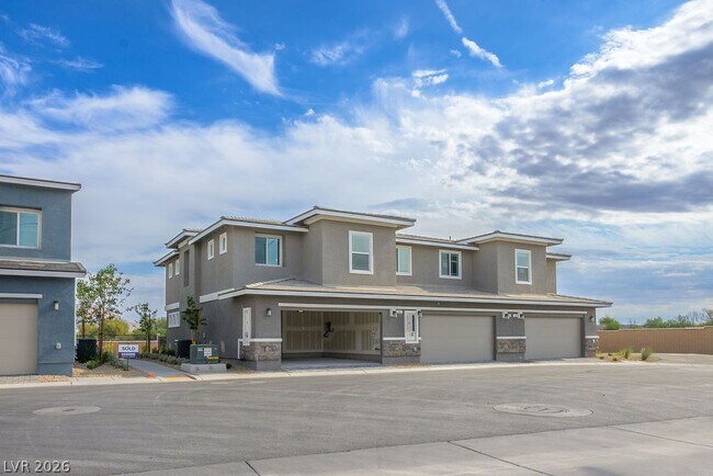 Building Photo - 482 Golden Myna Ave