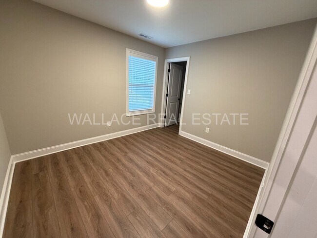 Building Photo - LOCATED IN W. KNOX...BEAUTIFUL NEW CONSTRUCTION HOME WITH 4 BEDROOMS