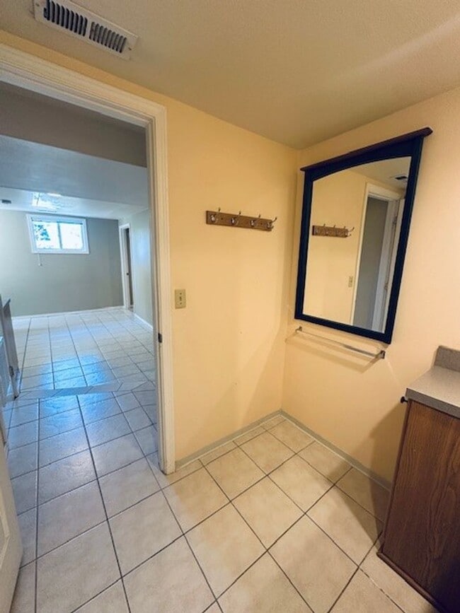Building Photo - 2Bd/1Ba Seattle Home