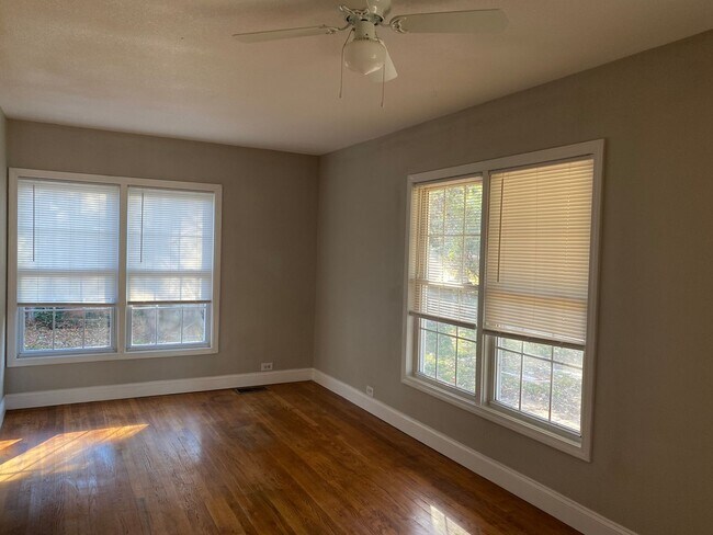 Building Photo - 3/2/2 in Convenient Denison Location