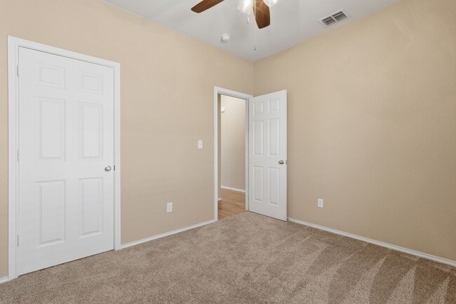 Building Photo - 3 bedroom 2 bath home located by Camp Bullis