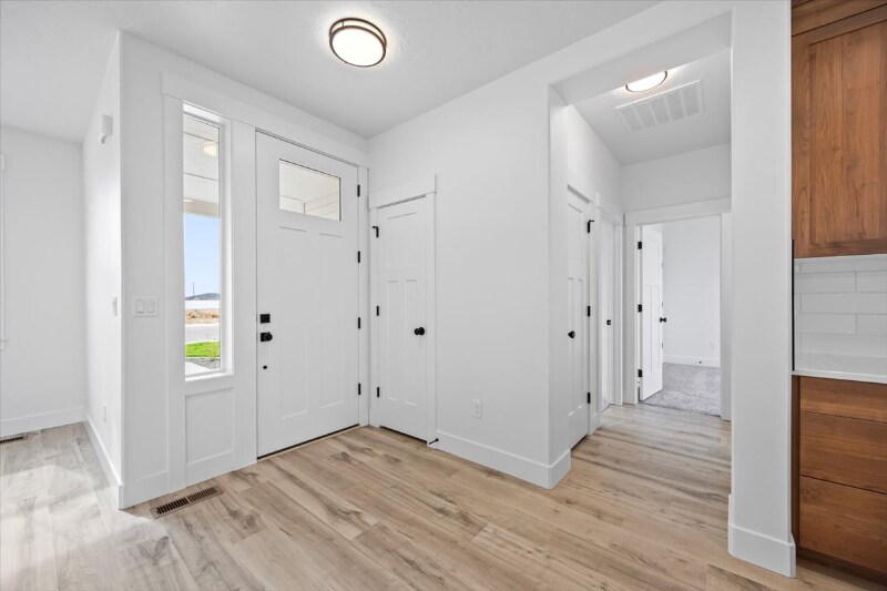 Building Photo - 2130 Justine Ct