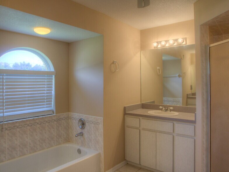 Building Photo - 5515 Maccaughey Dr