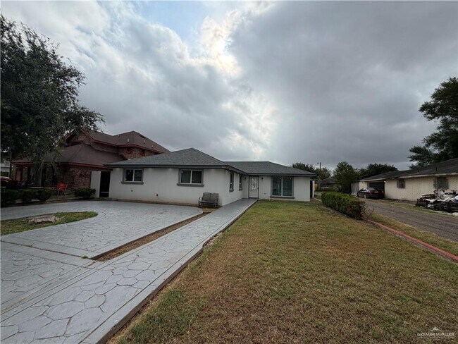 Building Photo - 16 8th