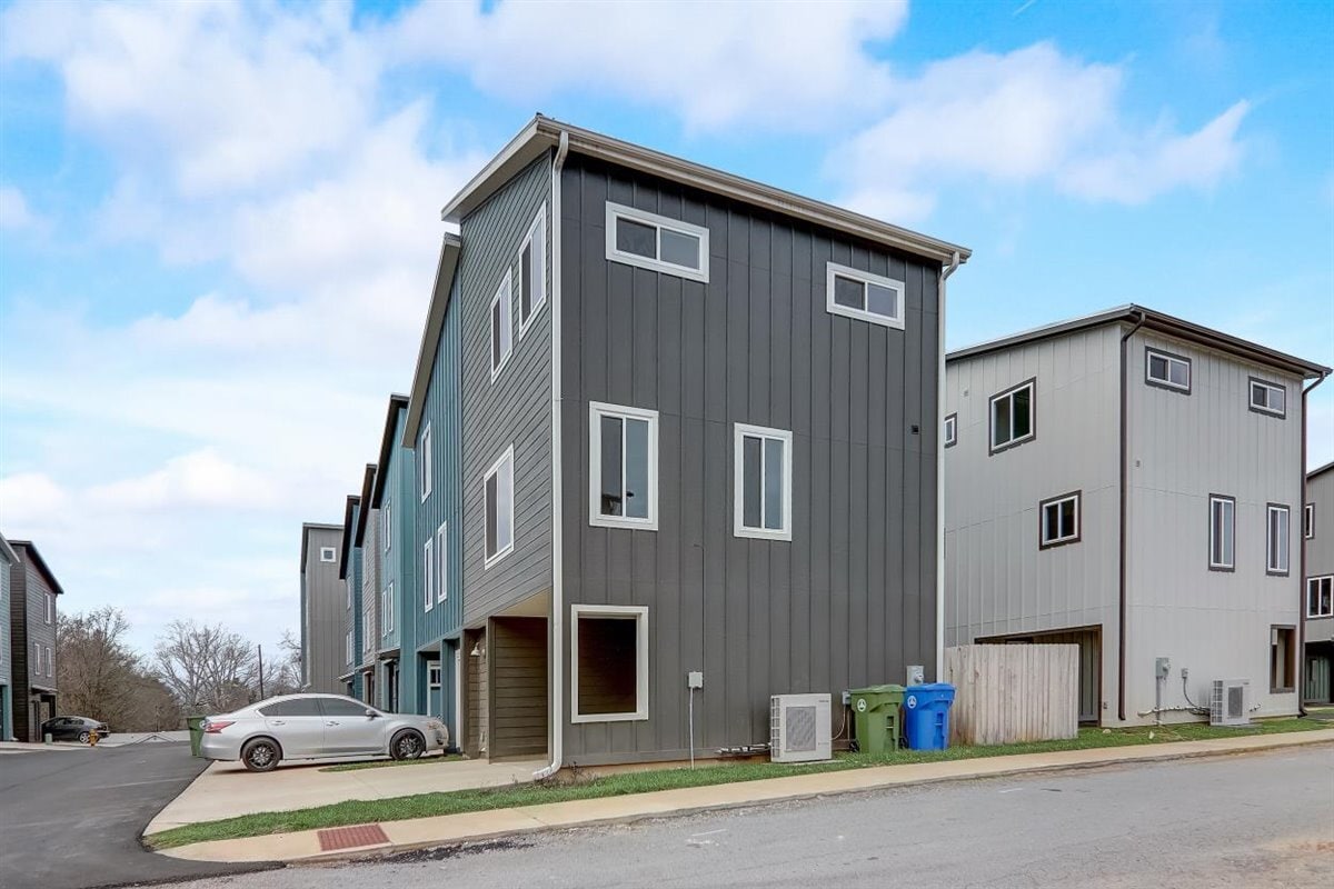 Building Photo - 1 W Citra St