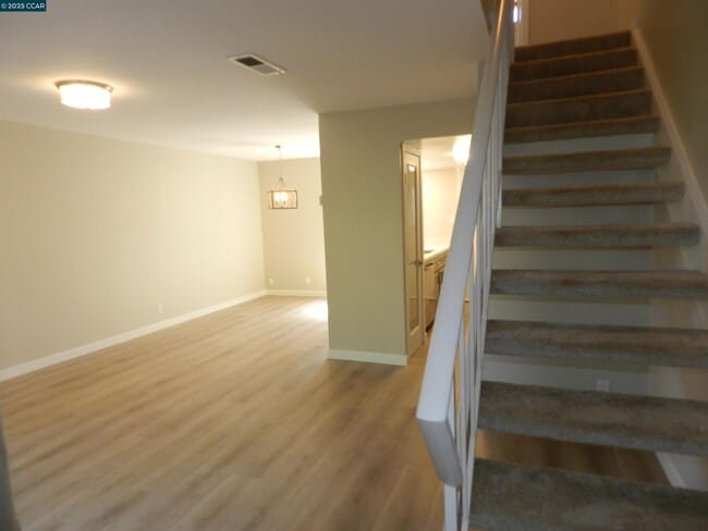Building Photo - 5519 Roundtree Dr