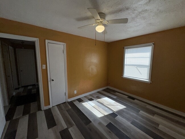 Building Photo - 145 E Santa Clair St