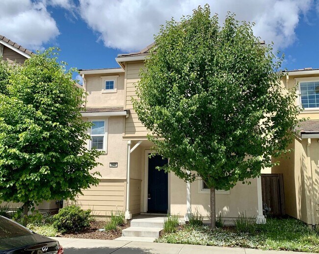 Two Story Home in Natomas, 3 bd/2.5ba, 2 c... 3947 Samuelson Way
