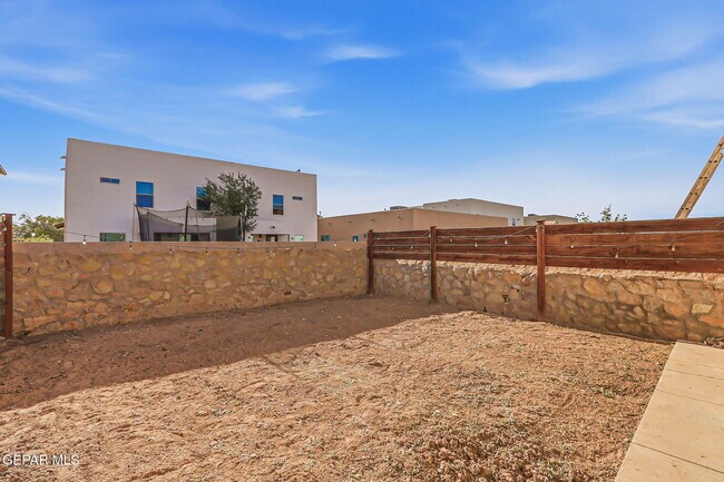 Building Photo - 717 HC Gilbert Minjares Dr