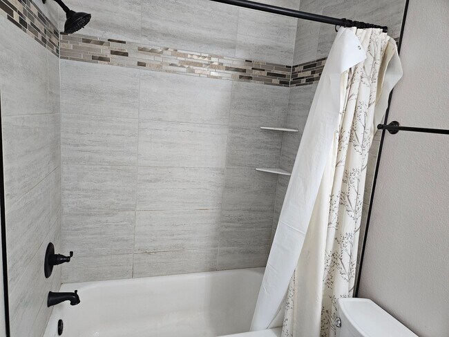 Building Photo - Updated Fort Collins Townhouse with Garage, Private Balcony & Central Location!