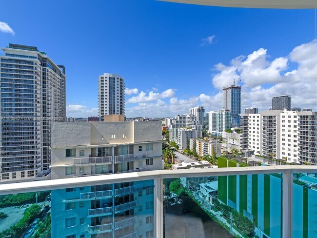 Building Photo - 725 NE 22nd St