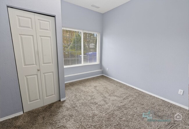 Building Photo - 1-Bed/1-Bath Cozy Living in the Heart of Sandy