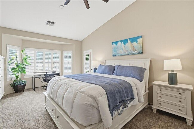 Building Photo - 1909 E Coral Tree Dr