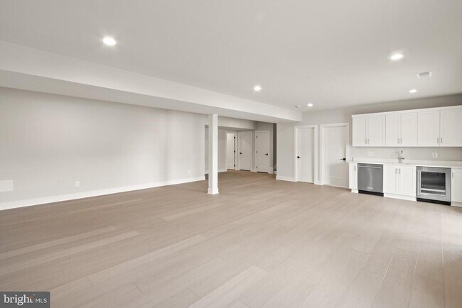 Building Photo - 857 N Manchester St