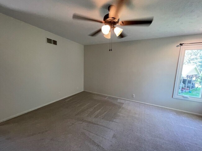 Building Photo - Home For Rent Papillion