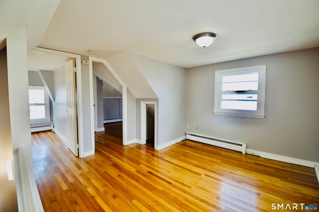 Building Photo - 203 Main St