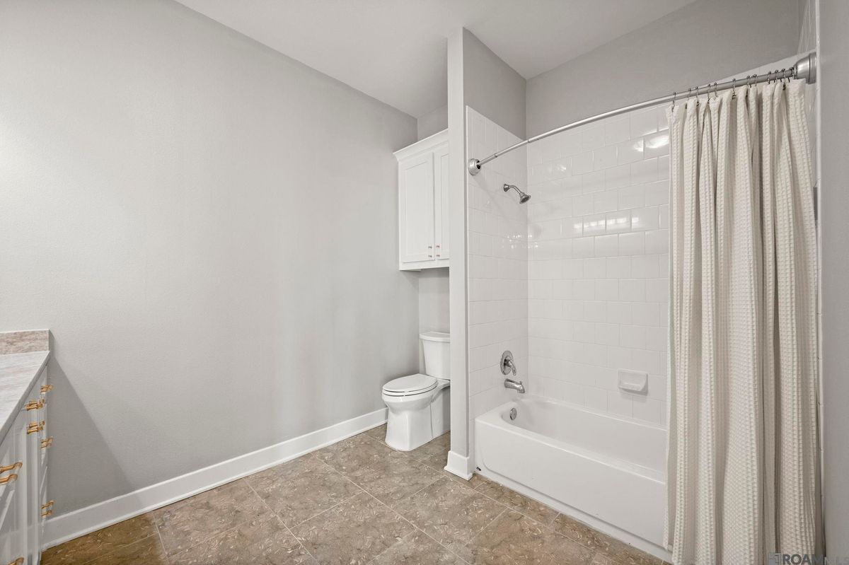 Building Photo - 7707 Bluebonnet Blvd