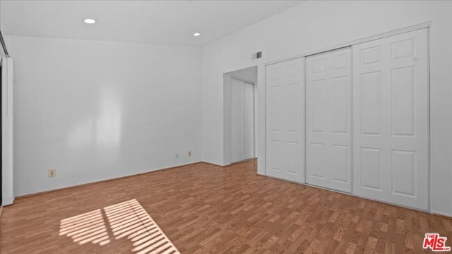 Building Photo - 409 Beverly Dr