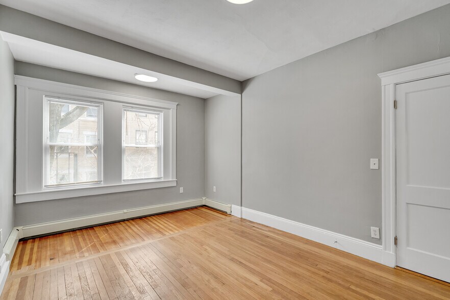 Building Photo - 142 Sutherland Rd