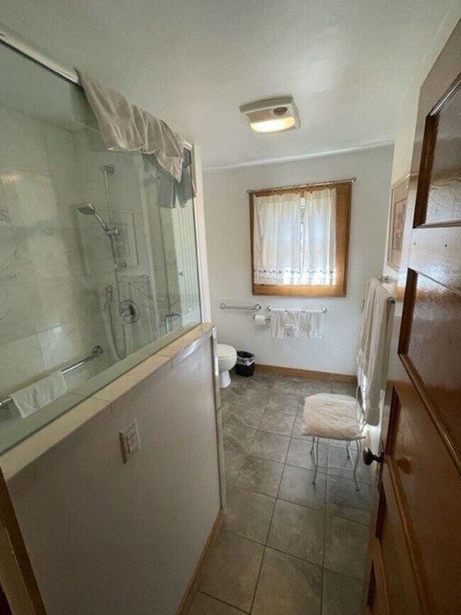 Building Photo - Sweet Tahoe Charm Cabin! Available Now!! for a 3-6 month lease or a long term lease! Call and inq...